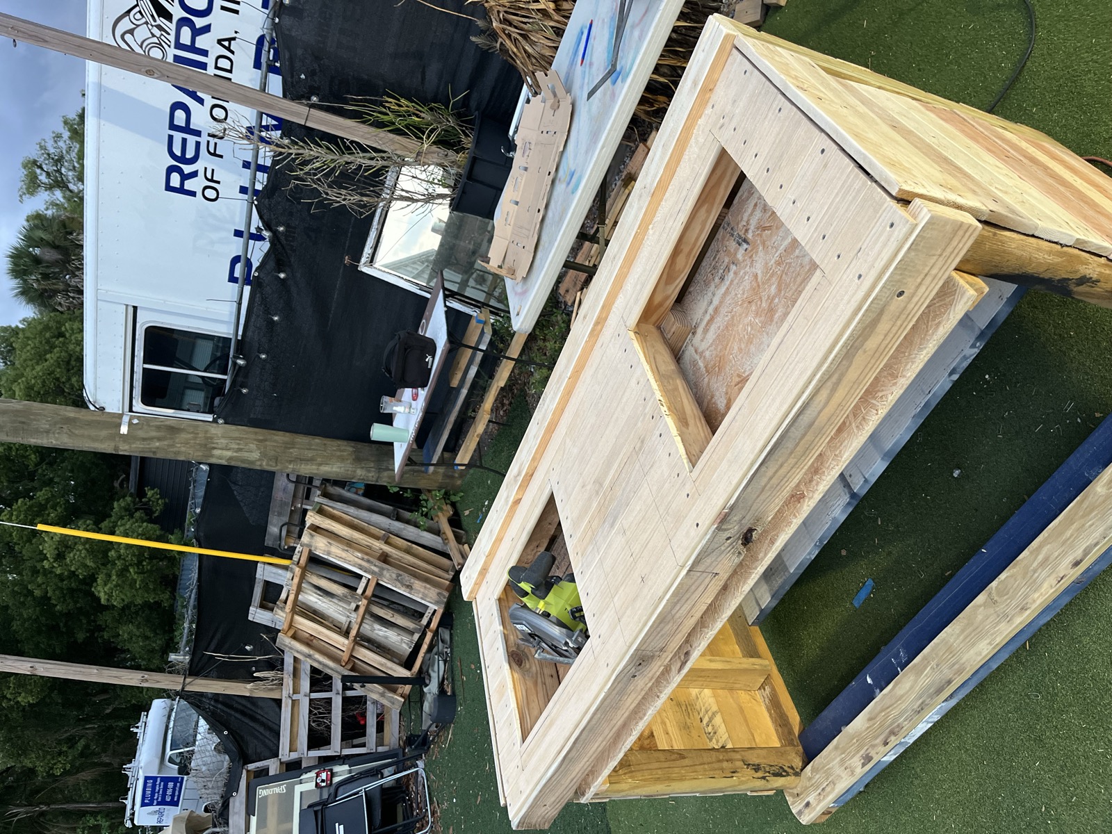 The near-final DJ Pallet Table